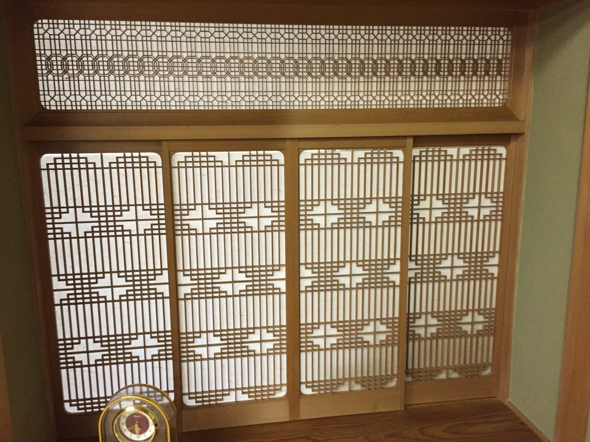 組子細工の欄間と障子